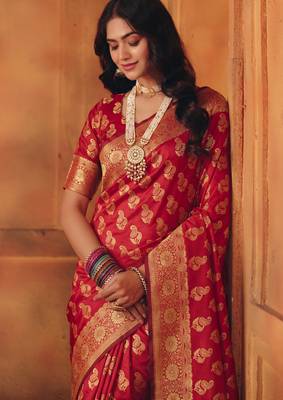 Red silk blend banarasi saree with unstitched blouse piece 2