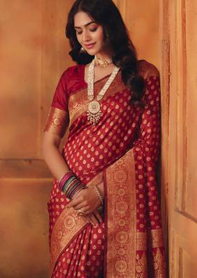 Red silk blend banarasi saree with unstitched blouse piece 2