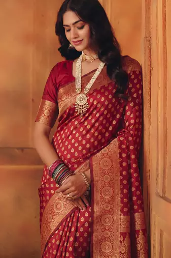 Red silk blend banarasi saree with unstitched blouse piece