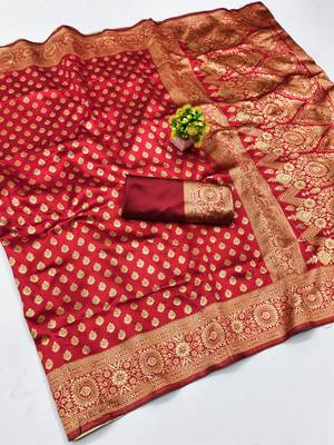 Red silk blend banarasi saree with unstitched blouse piece 2