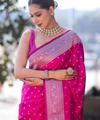 Pink silk blend banarasi saree with unstitched blouse piece 4