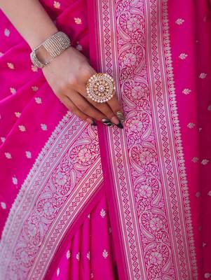 Pink silk blend banarasi saree with unstitched blouse piece 5