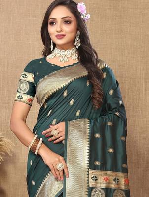 Green silk blend banarasi saree with unstitched blouse piece 2