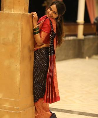 Black silk blend banarasi saree with unstitched blouse piece 2