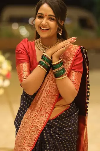 Black silk blend banarasi saree with unstitched blouse piece