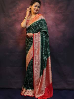 Green silk blend banarasi saree with unstitched blouse piece 3
