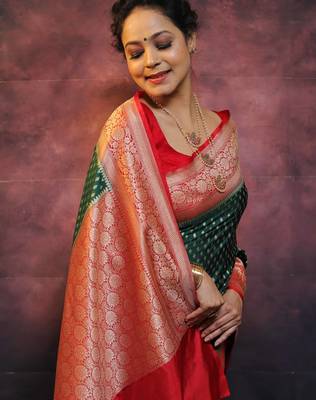 Green silk blend banarasi saree with unstitched blouse piece 5