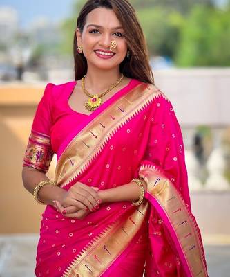 Pink silk blend banarasi saree with unstitched blouse piece 3