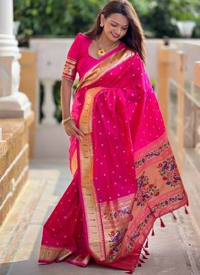 Pink silk blend banarasi saree with unstitched blouse piece 4