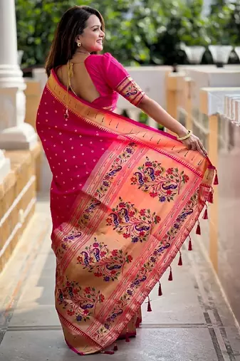 Pink silk blend banarasi saree with unstitched blouse piece