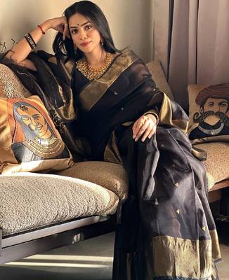 Black silk blend banarasi saree with unstitched blouse piece 1