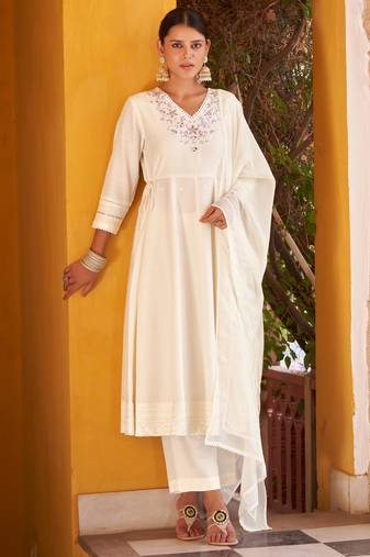 White ethnic motifs embroidered mirror work anarkali kurti with pyjamas & dupatt