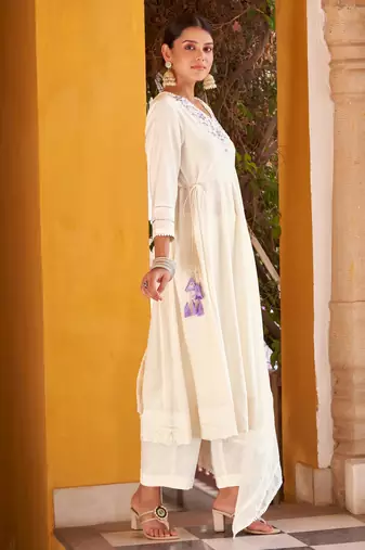 White ethnic motifs embroidered mirror work anarkali kurti with pyjamas & dupatt