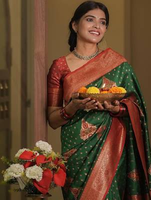 Green silk blend banarasi saree with unstitched blouse piece 2