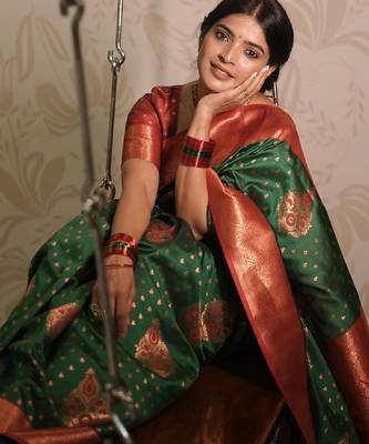 Green silk blend banarasi saree with unstitched blouse piece 3