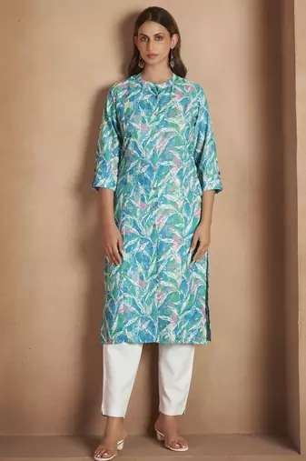 Blue cotton blend floral printed kurta for women