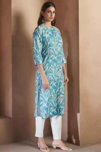 Blue cotton blend floral printed kurta for women