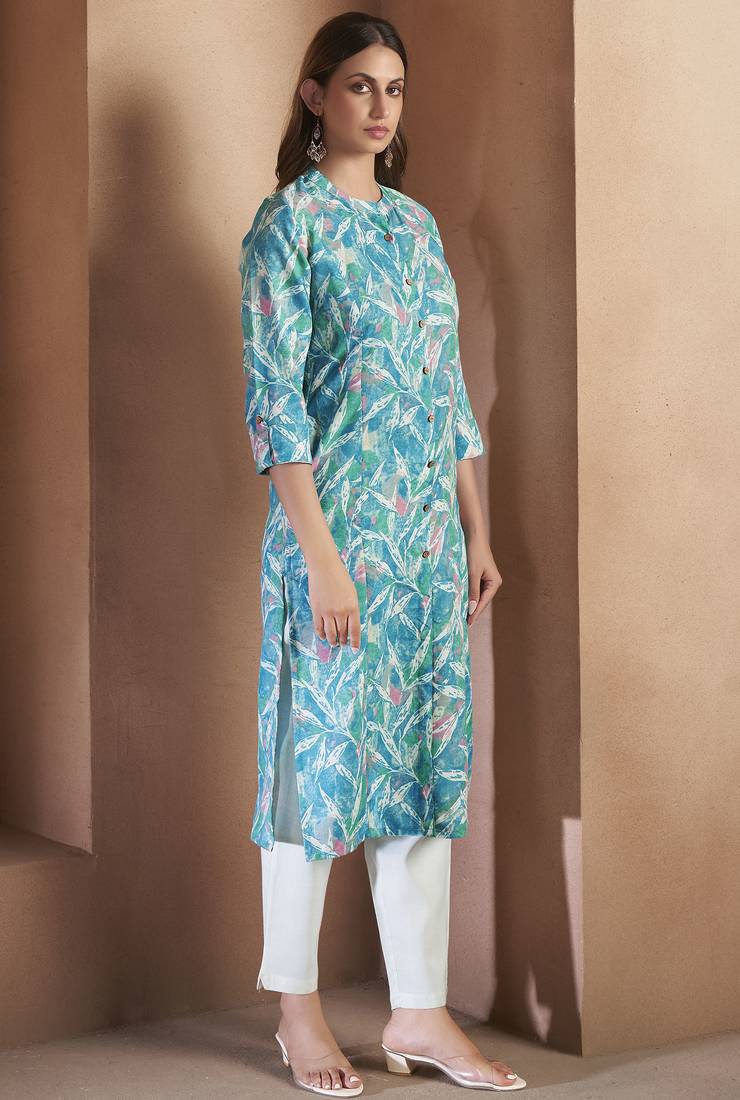 Blue cotton blend floral printed kurta for women