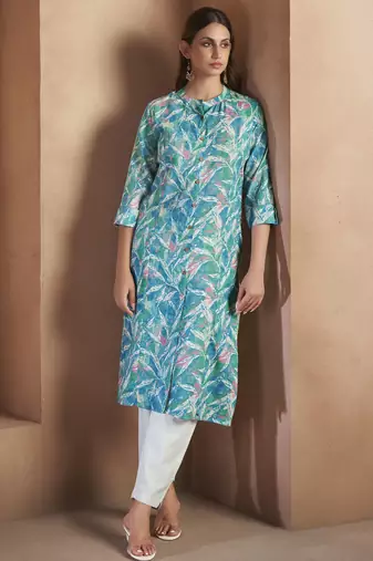 Blue cotton blend floral printed kurta for women