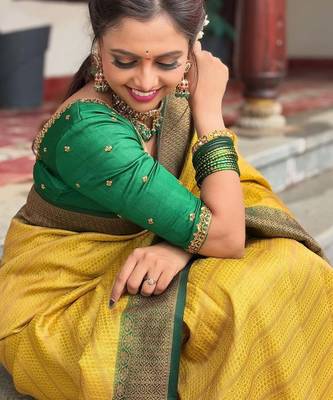 Yellow silk blend banarasi saree with unstitched blouse piece 3