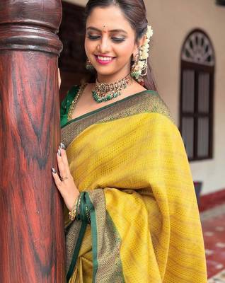 Yellow silk blend banarasi saree with unstitched blouse piece 4