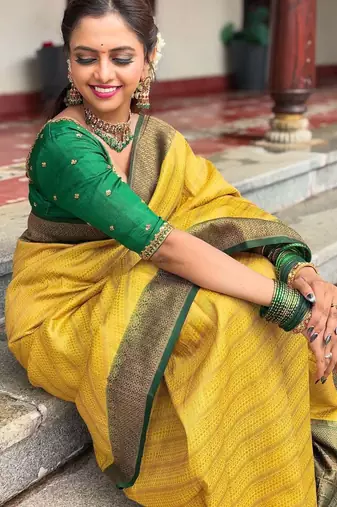 Yellow silk blend banarasi saree with unstitched blouse piece