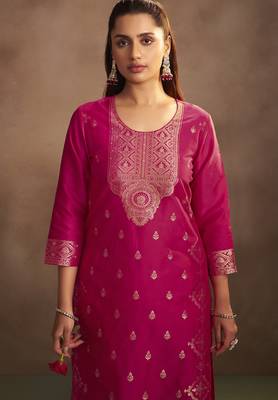 Women's rani jacquard art silk straight kurta set with cotton bottom & silk blend dupatta 4