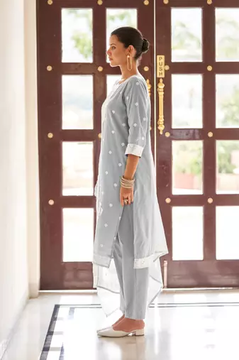 Grey ethnic motifs floral jacquard straight thread work kurta set