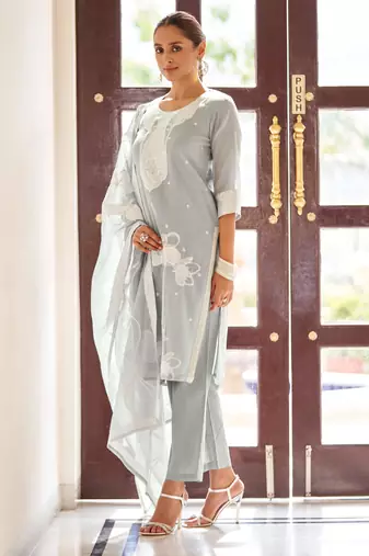 Grey ethnic motifs jacquard straight thread work kurta set