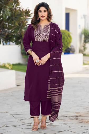 Wine chinon embroidered kurta set with jacquard dupatta