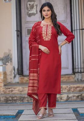 Red cotton blend embroidered kurta set with dupatta for women 1