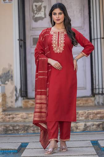 Red cotton blend embroidered kurta set with dupatta for women