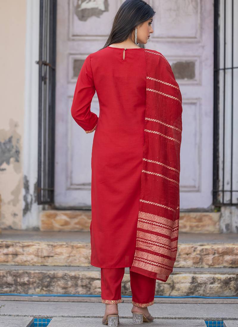 Red cotton blend embroidered kurta set with dupatta for women