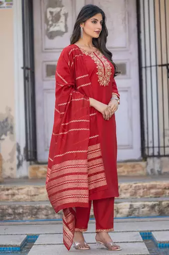 Red cotton blend embroidered kurta set with dupatta for women