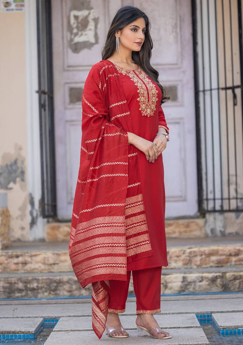 Red cotton blend embroidered kurta set with dupatta for women