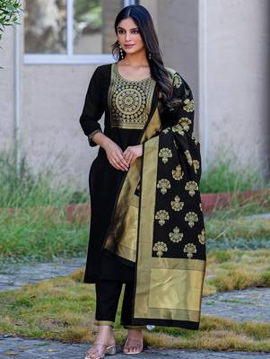 Black cotton blend jacquard kurta set with dupatta for women 4