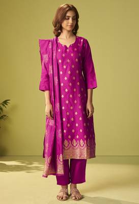 Dark pink silk blend jacquard zari work kurta set with dupatta for women 3