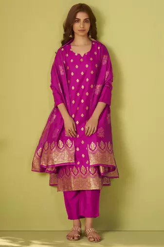 Dark pink silk blend jacquard zari work kurta set with dupatta for women
