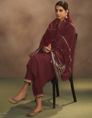 Rust chinnon embroidered kurta set with jacquard dupatta 4
