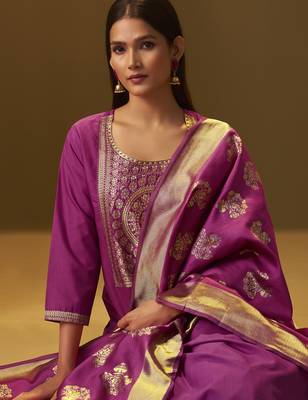 Women's festive pink cotton blend jacquard straight kurta with solid pant and silk jacquard dupatta set 1