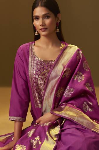Women's festive pink cotton blend jacquard straight kurta with solid pant and silk jacquard dupatta set