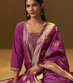 Women's festive pink cotton blend jacquard straight kurta with solid pant and silk jacquard dupatta set