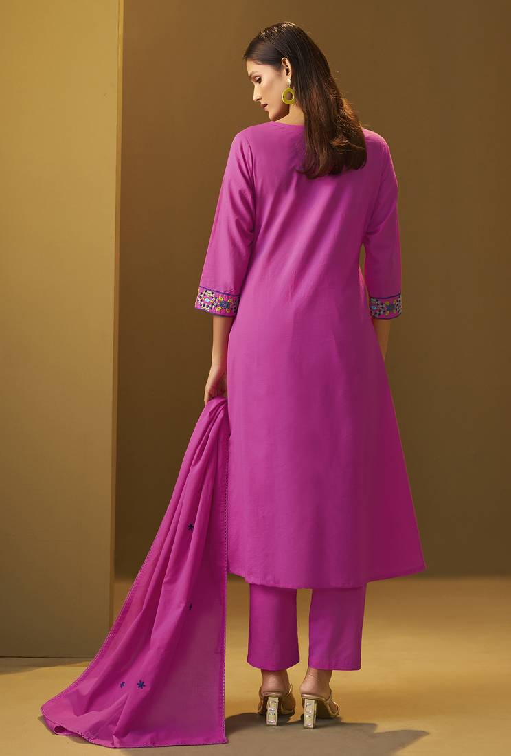 Women's light pink pure cotton embroidered kurta set with dupatta