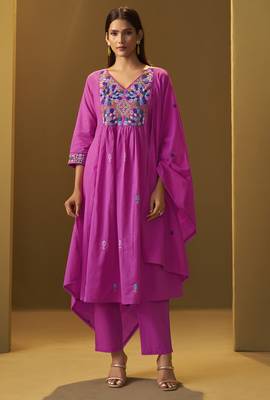 Women's light pink pure cotton embroidered kurta set with dupatta 3