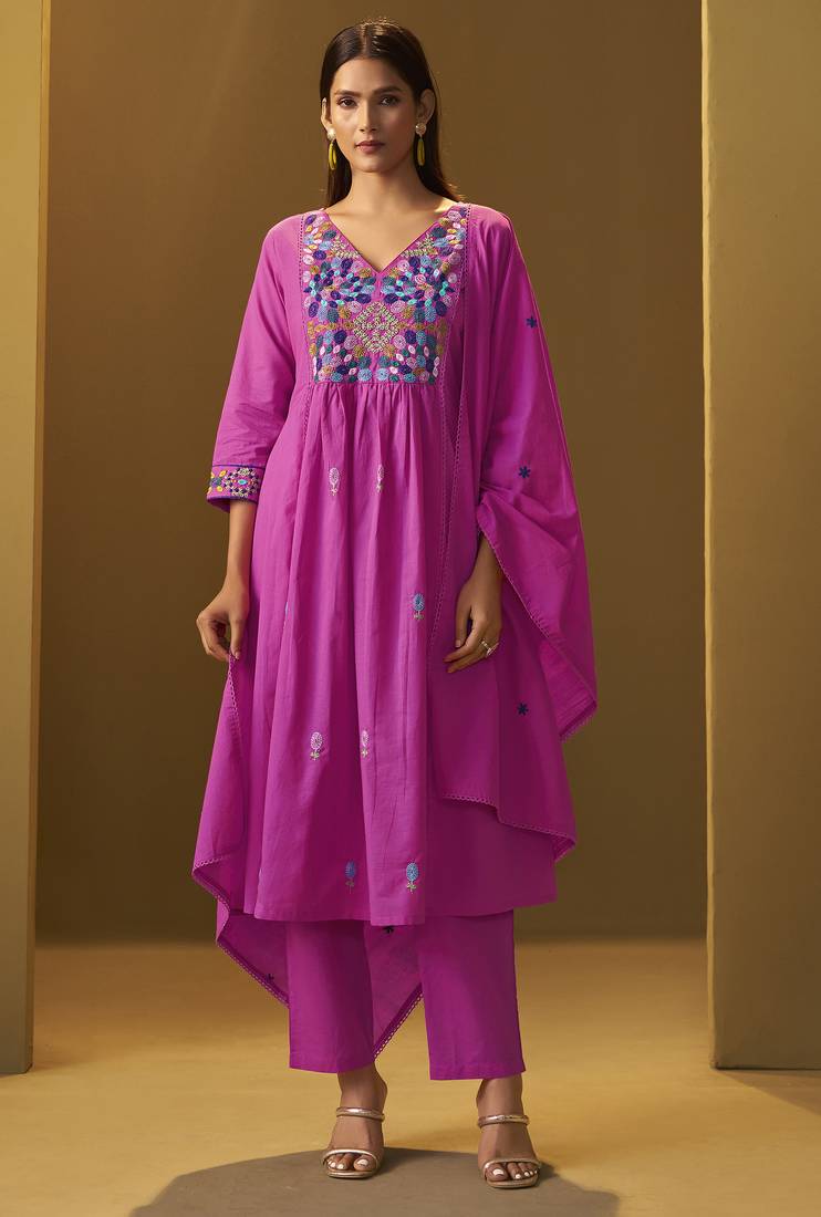 Women's light pink pure cotton embroidered kurta set with dupatta