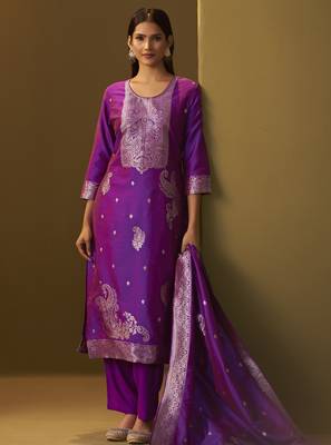 Women's purple jacquard art silk straight kurta set with cotton bottom & silk blend dupatta 3