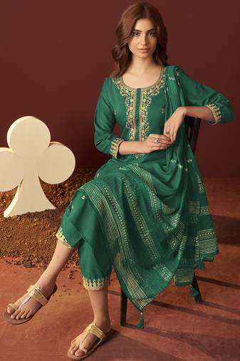 Green chinnon embroidered kurta set with dupatta
