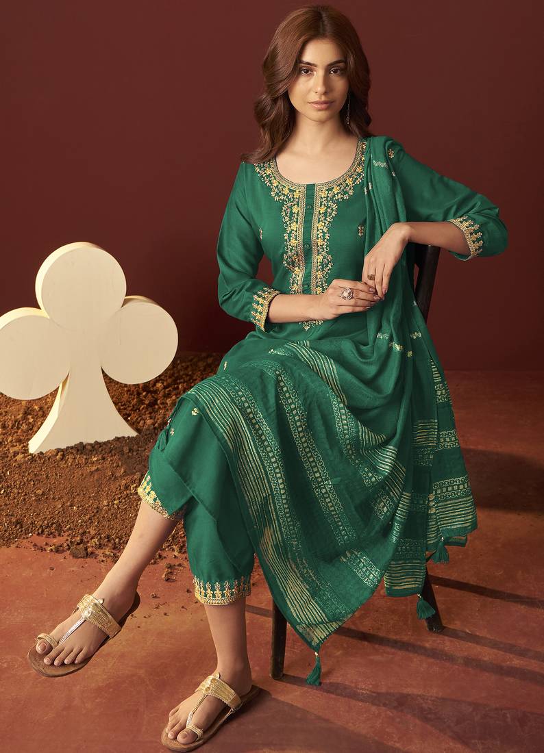 Green chinnon embroidered kurta set with dupatta