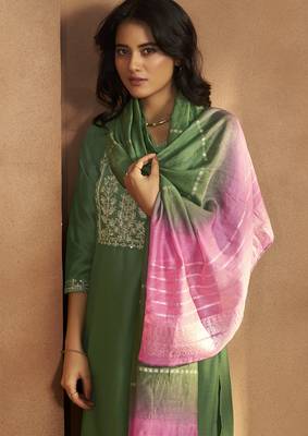 Green cotton blend embroidered kurta pant with chanderi jacquard dupatta 4