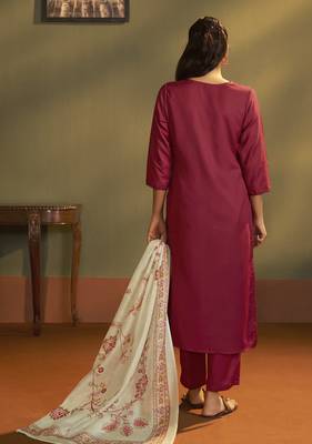 Women rust cotton calf-length kurta with pant & cream chanderi printed dupatta 2